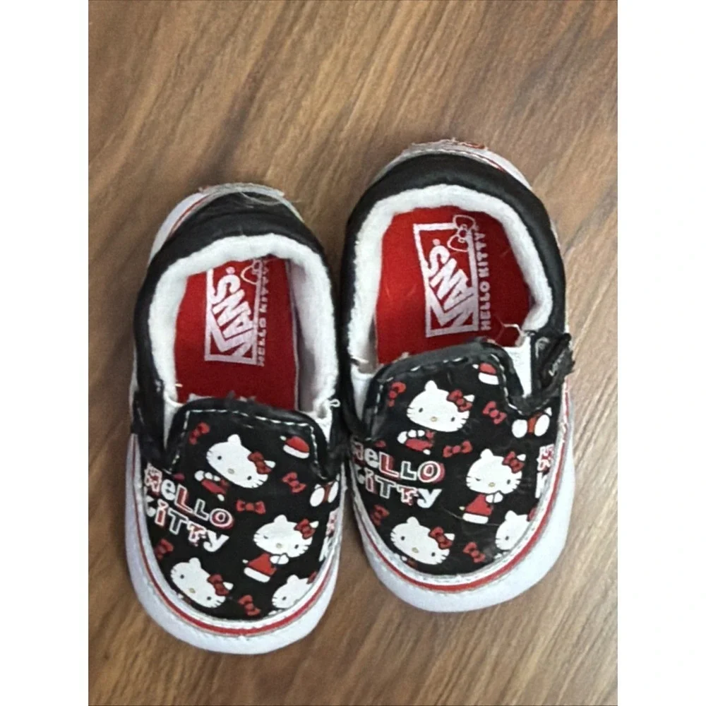 VANS Hello Kitty Baby Girls Sz 3 Soft Sole Shoes EUC